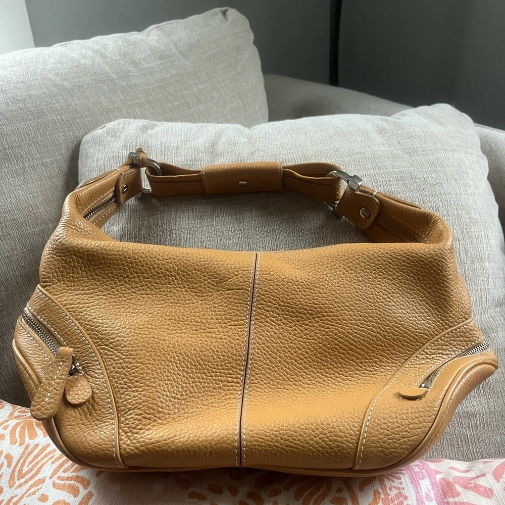 Tod’s Butterscotch Colored Pebbled Leather Hobo Bag. - Picture 2 of 16